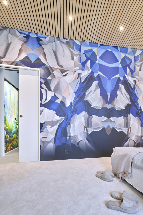 7. Py&ouml;rre-talo, valkoinen Taika-ovi